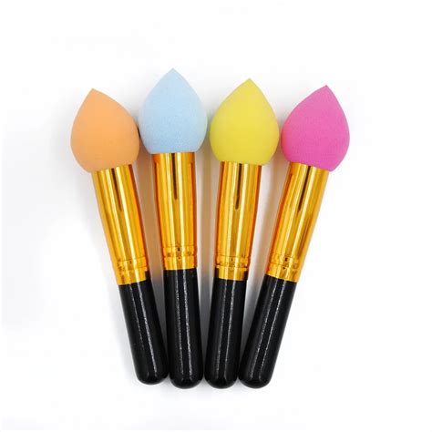 FOUNDATION SPONGE BRUSH 